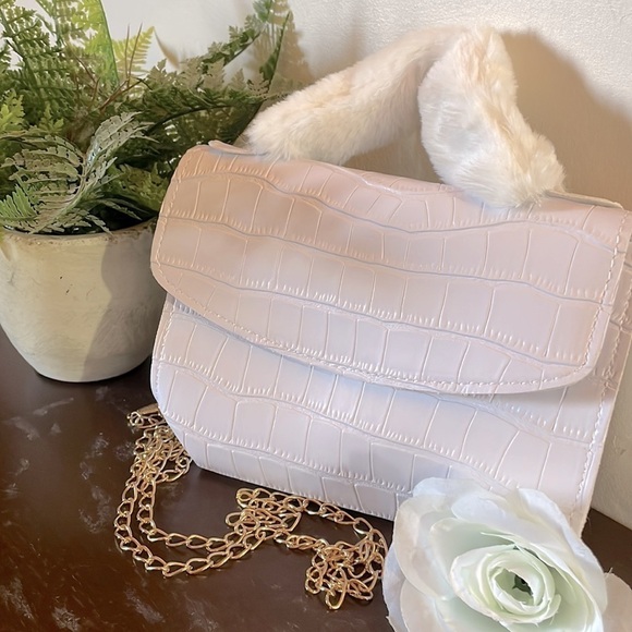 White Vegan Croc Fur Handle Statement Hand Bag - Picture 12 of 14